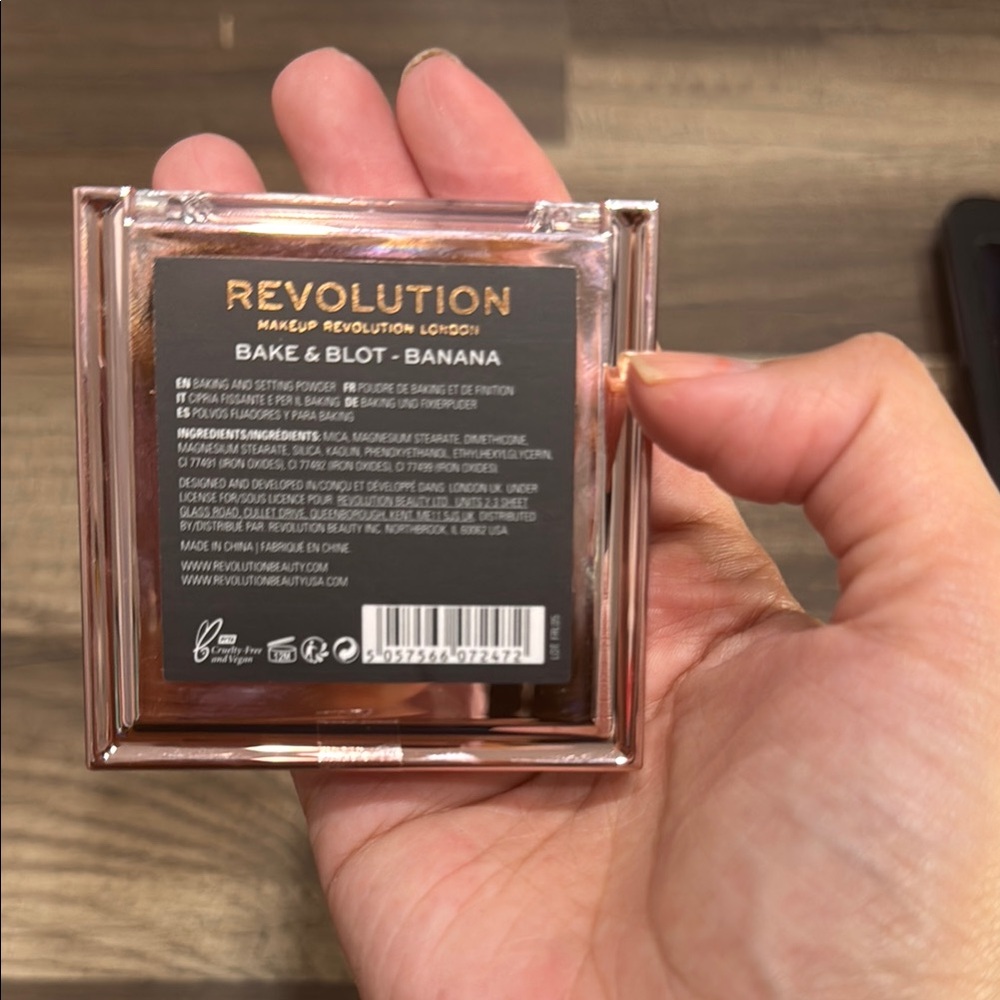 Revolution Bake & Blot in Banana - Picture 2 of 2